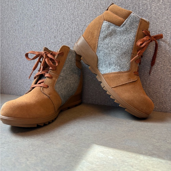 Sorel Shoes - Women's NWOT -never worn Sorel Brown and Gray Lace Up Boots
